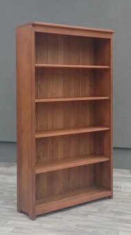 Knižnica so 4 policami. - 3