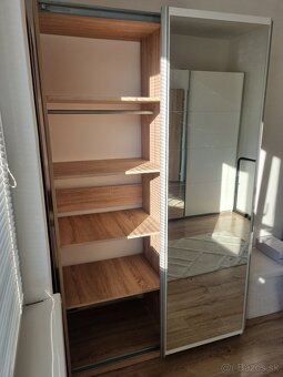 Šatníková skriňa so zrkadlom - 3
