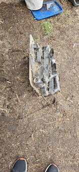 Zetor 6911 servo, spodok sedačky - 3