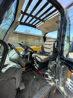 Teleskopický nakladač JCB 531-70 - 3