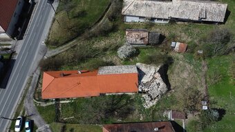 Dom v krásnej lokalite s veľkým pozemkom - 3