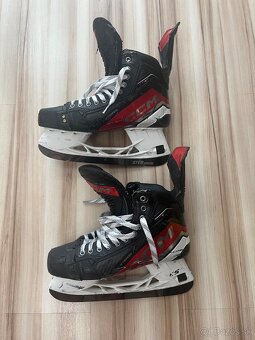 CCM FT6 PRO SR 9,5 korčule - 3