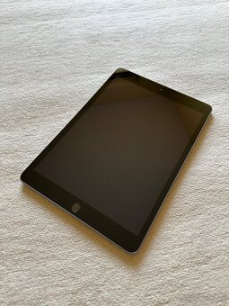 iPad 8. generácie (32GB, WiFi) + Klávesnica Logitech Combo - 3