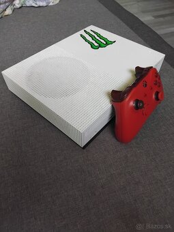 Xbox One S - 3