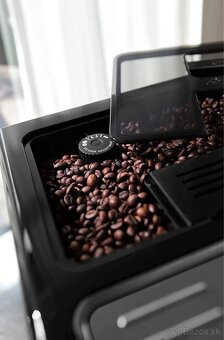 Plnoautomatický kávovar DeLonghi ECAM 44.660.B - 3