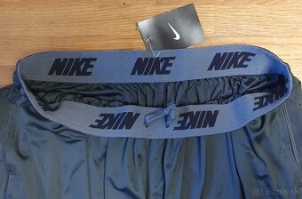 Nike krátke nohavice, kraťasy v. M - 3