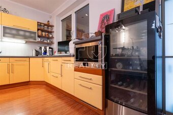 155m2 LUXUSU: byt s garážou, terasou a 2 saunami - 3