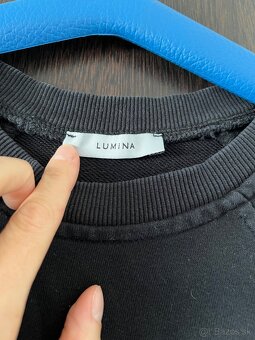 Čierna dámska predĺžená mikina - 3