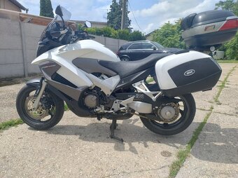 Honda VFR800X Crossrunner - 3