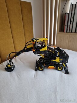 LEGO Technic 42053 Volvo EW160E - 3