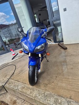 Yamaha R1 - 3