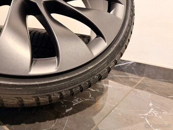 kolesa zimní Tesla Model 3 r20 1044267-00-A1 - 3