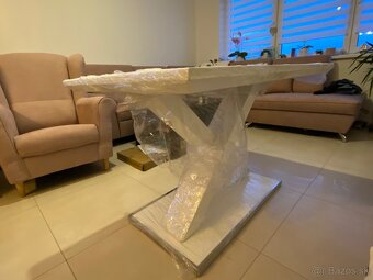 Elegantny biely leskly jedalensky stol - 3