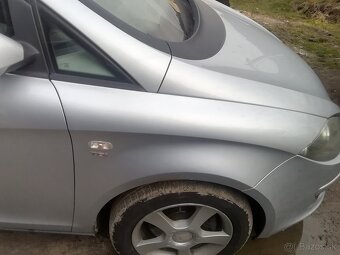 Rozpredám seat altea 2,0 tdi 103 kW strieborna - 3
