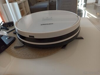Robotický vysávač concept s mopom - 3