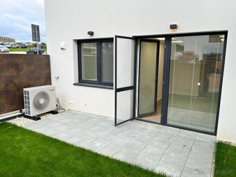 Kancelarsky-obchod. priestor s predzahradkou a VIP parkingom - 3