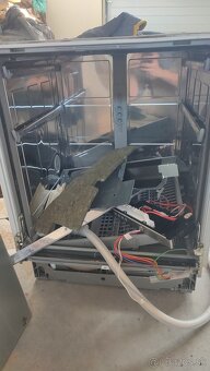 Darujem na diely SMV58L50EU - 3