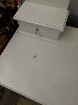 Kozmetický stôl - 3