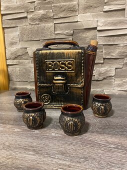 KERAMICKÁ FĽAŠA „BOSS“ + 4 POHÁRIKY - 3