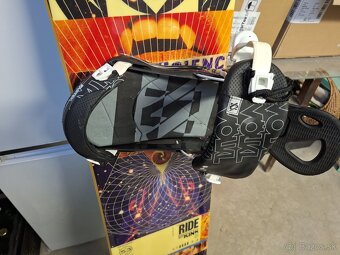 Snowboard, lyziarky - 3