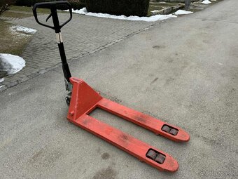 Ponúkam na predaj paletový vozík 2500 - 3