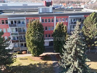 Štýlový investičný 2 izbák s balkónom a parkovací… - 3