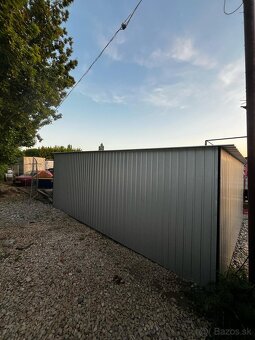Pozinkovaná plechová garáž 4×6 m so spádom strechy dozadu - 3