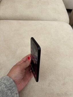 iPhone SE 2022 64GB - 3