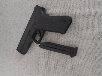 Predávam manuálnu pištoľ Airsoft - 3