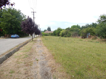 Na predaj stavebný pozemok 916 m 2 v Malých Kosihách, len 1 - 3