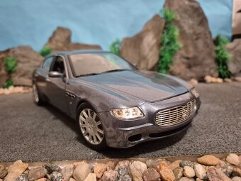 Prodám nový model 1:18 maserati quatroporte - 3