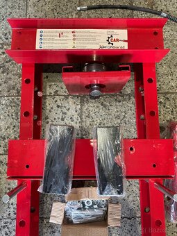 Hydraulicky lis 30T s posuvným piestom - 3