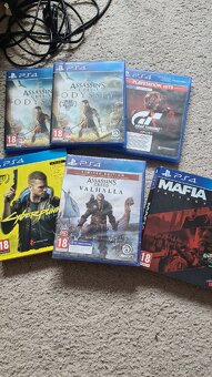 PS 4 PRO 1 TB + volant + hry - 3