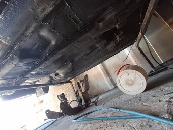 Predám nedokončený projekt ford cortina mk5 - 3