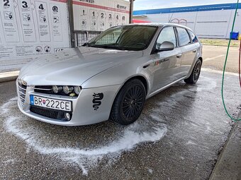 Alfa Romeo 159 2,4 jtdm 147 kw za 2300€ - 3