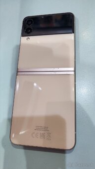Predám Samsung galaxy Z Flip 3 5g poškodený display - 3