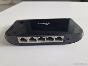 Switch TP-Link TL-SG1005D
- 3