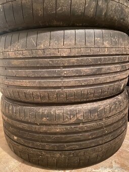 285/40 r22 - 3