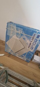 Predám plastové dištančky, kovových hadov, dlažbu a palety - 3
