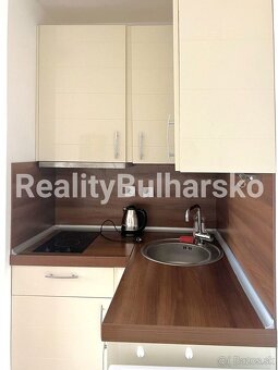 Plně zařízené studio (1+kk, 46 m²) s balkonem s krásným výhl - 3