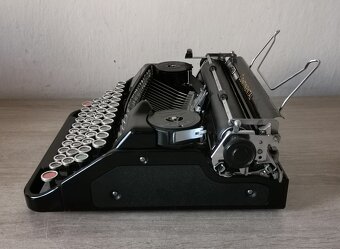 Prenosný starožitný písací stroj Continental z roku 1938 - 3
