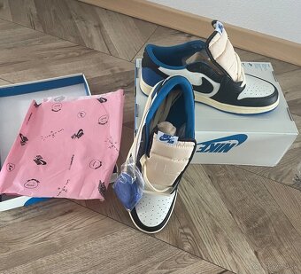 Design x Travis Scott x Air Jordan 1 - 3