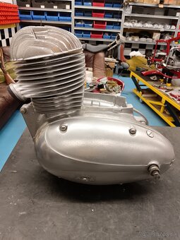 Motor jawa 350 - 3