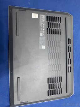 Lenovo LOQ 15IAX9 - 3