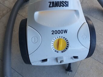 Predam Zanussi vysavac - 3
