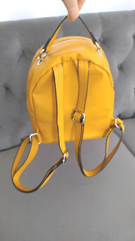 kožený batoh nielen do mesta zn.  pull&bear - 3