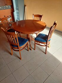 Okrúhly jedálensky stôl + stoličky - 3