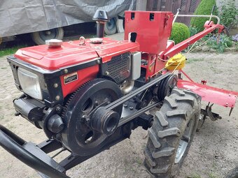 Továrenskýá malotraktor - 3
