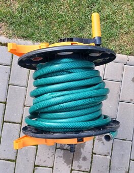 Bubon na hadicu s kolieskami + hadica - 3