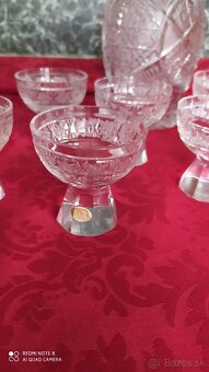 Karafa a poháre - 3